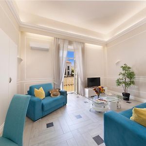 Yourhome - Royal Blue Suite